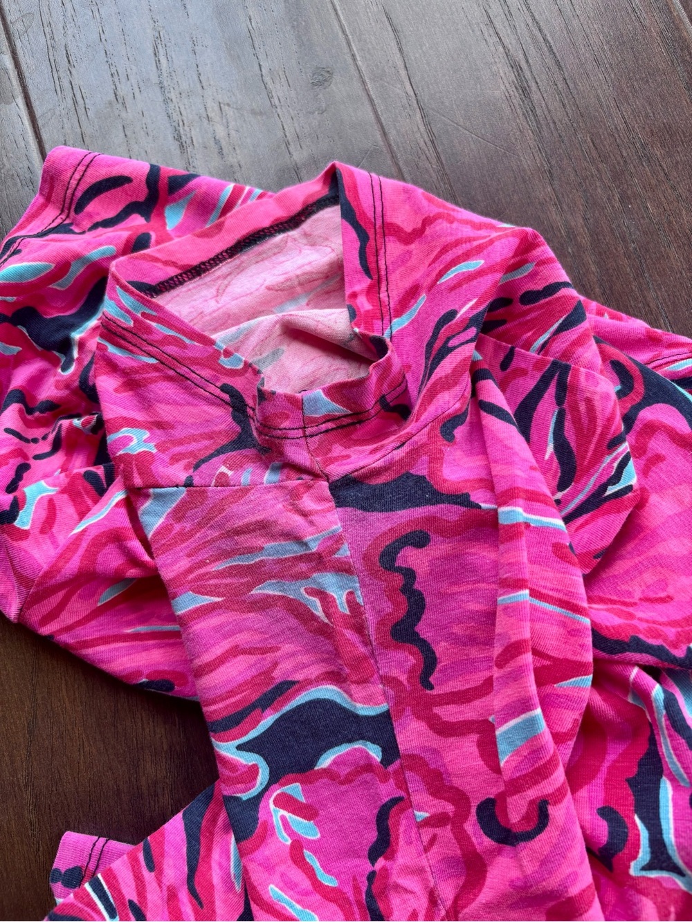 Lilly Pulitzer Michelle Floral V-Neck Tee - Picture 5 of 5